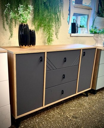 Комод 3 ящ. двухств. Байкал Графит/Дуб золотой (СВ) в Ирбите - irbit.mebel-e96.ru